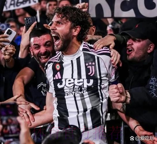 巴黎考虑23年夏签本泽马 届时他与皇马合同将到期